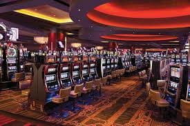 Live roulette table with professional dealer and real-time stream on kim hk platform